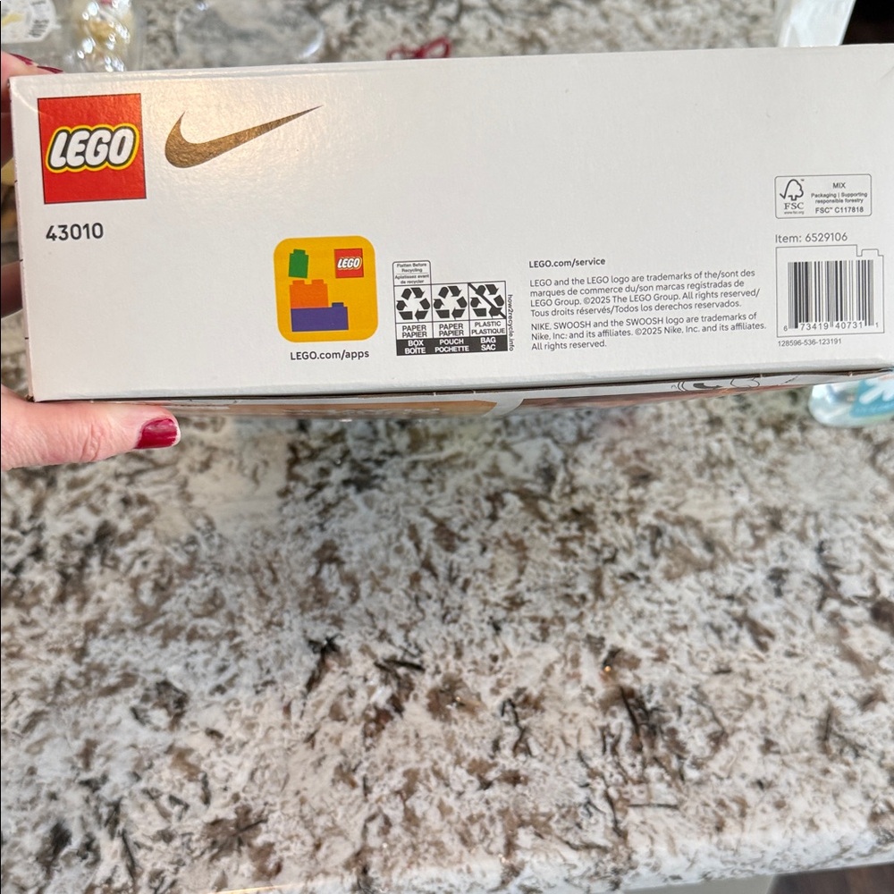 LEGO Nike Slam Dunk Display Set - Blue, Brown, Orange - Picture 3 of 3